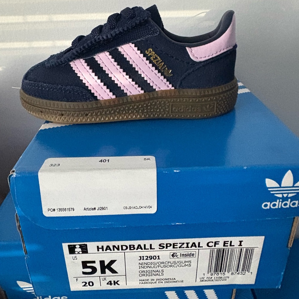 adidas Handball Spezial Kids Sneakers in Navy & Light Pink